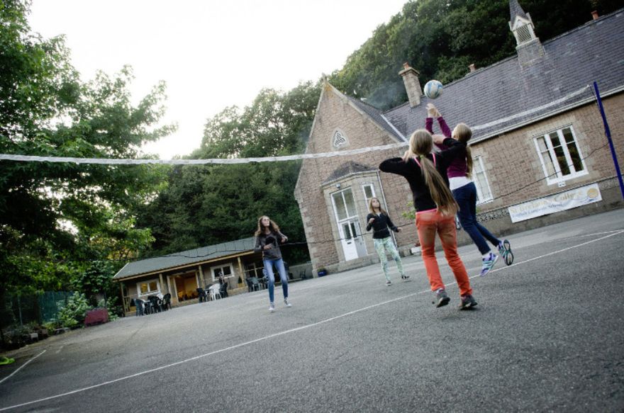 St. Brelade's College - Volleyball spielen
