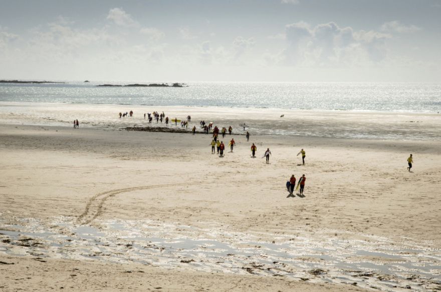 Surfer am Strand in Jersey