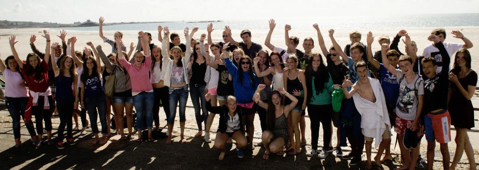 St. Brelade's College - Header Bild: Teenager Kurse